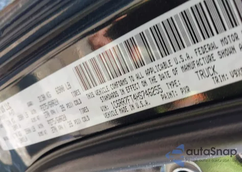 2017 Ram 1500 Express 4X4 6'4 Box z USA, uszkodzony, nr VIN 1C6RR7FT4HS746255